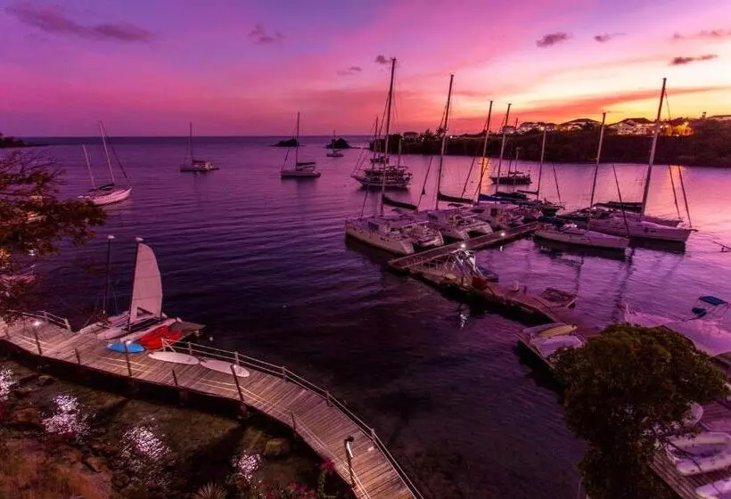 هتل True Blue Bay Resort