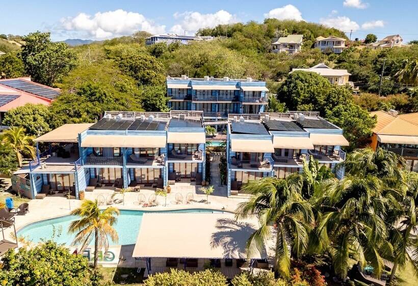 هتل True Blue Bay Resort