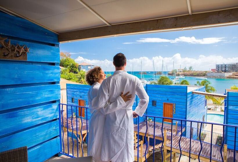 هتل True Blue Bay Resort