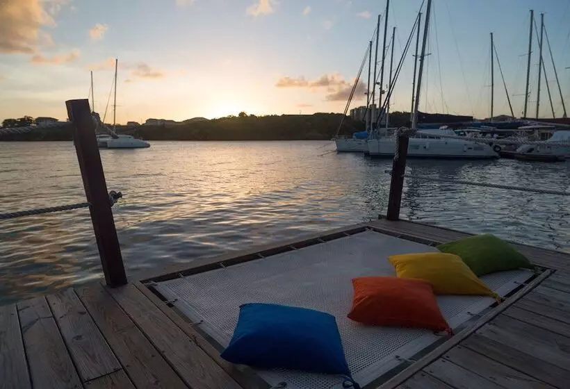 هتل True Blue Bay Resort