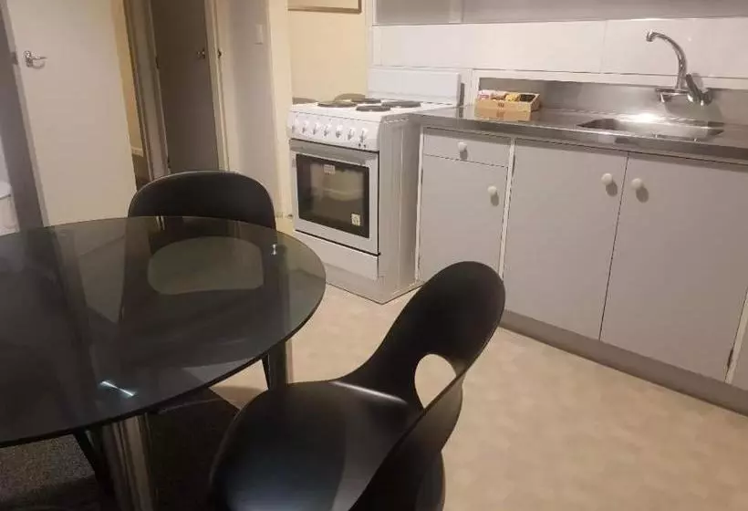 Kelly's Riverside Motel