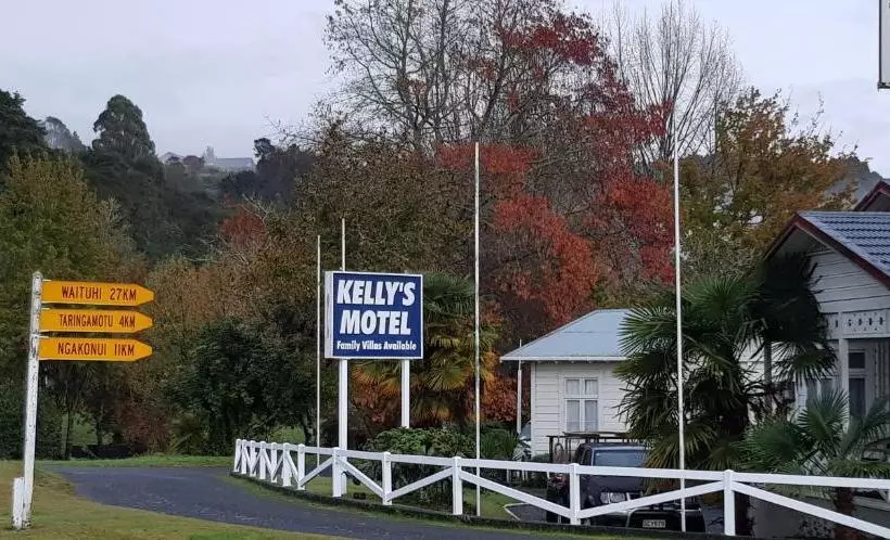 Kelly's Riverside Motel