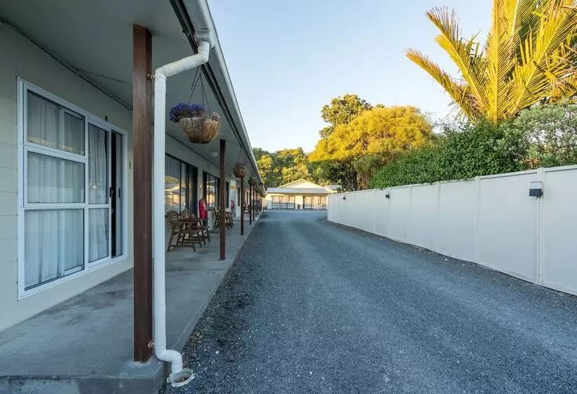 Sierra Beachfront Motel