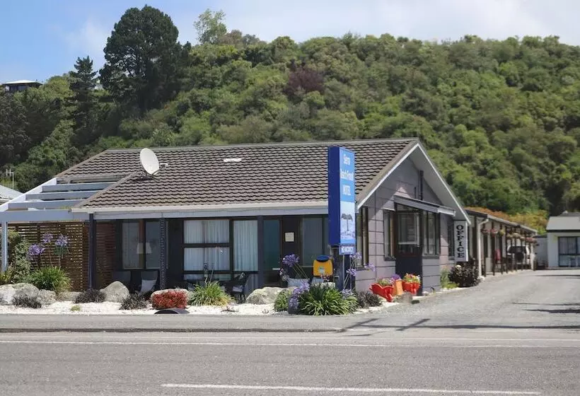 Sierra Beachfront Motel