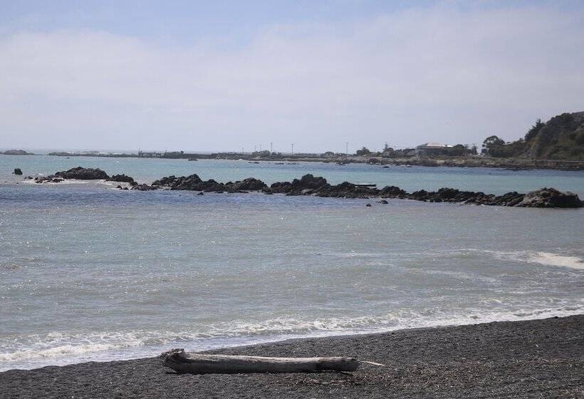 Sierra Beachfront Motel