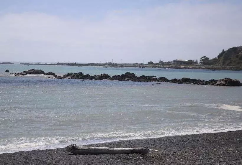 Sierra Beachfront Motel