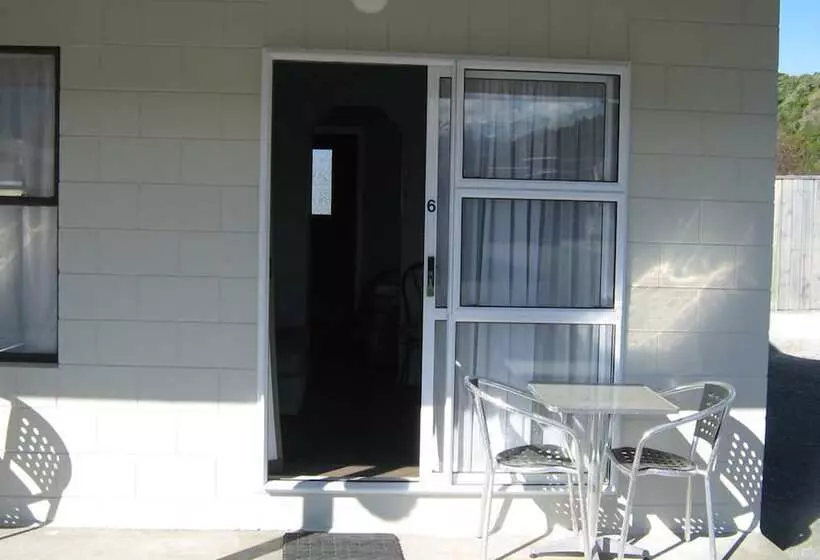 Sierra Beachfront Motel