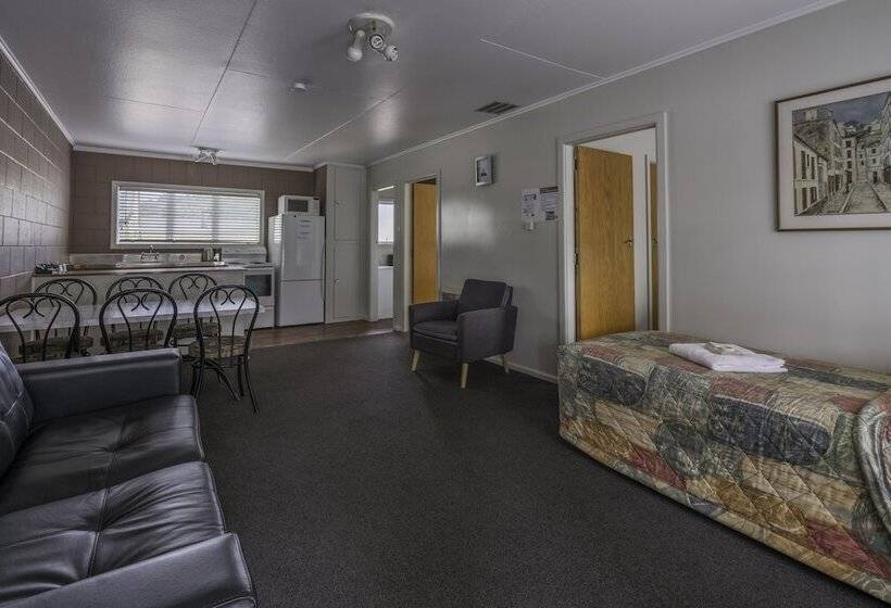 Sierra Beachfront Motel