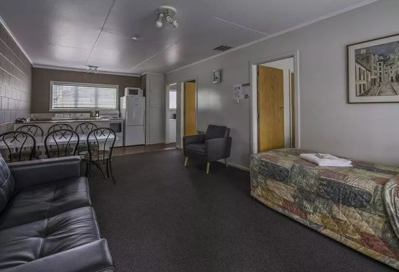 Sierra Beachfront Motel