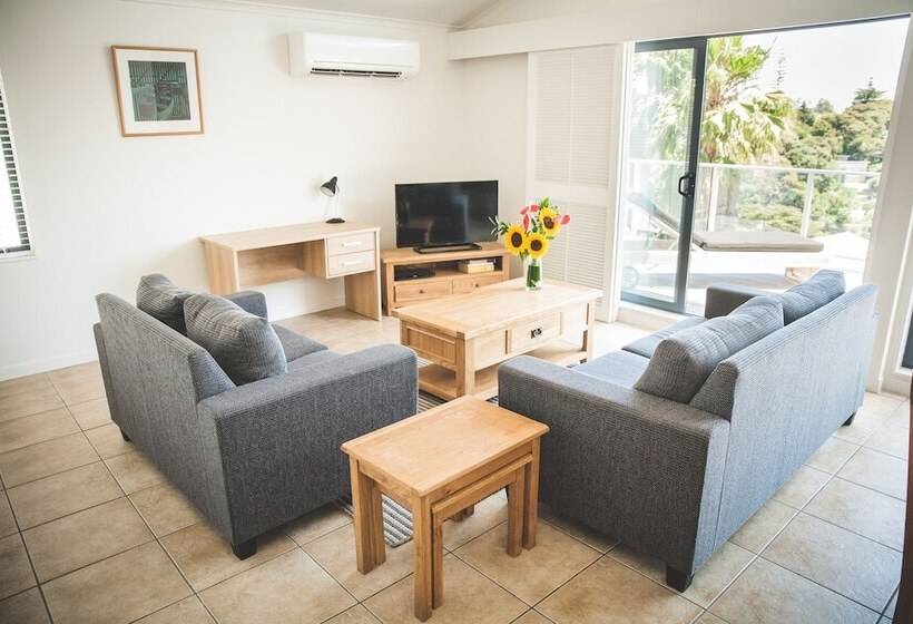 Waiheke Island Resort Conference & Accomodation Centre