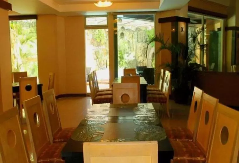 호텔 Goldenfield Kundutel