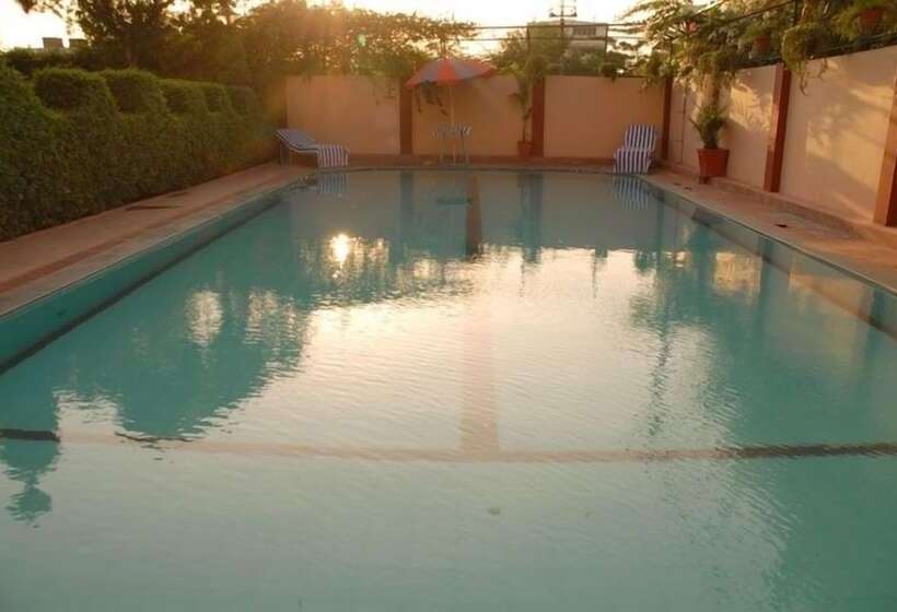 호텔 Jaipur Palace