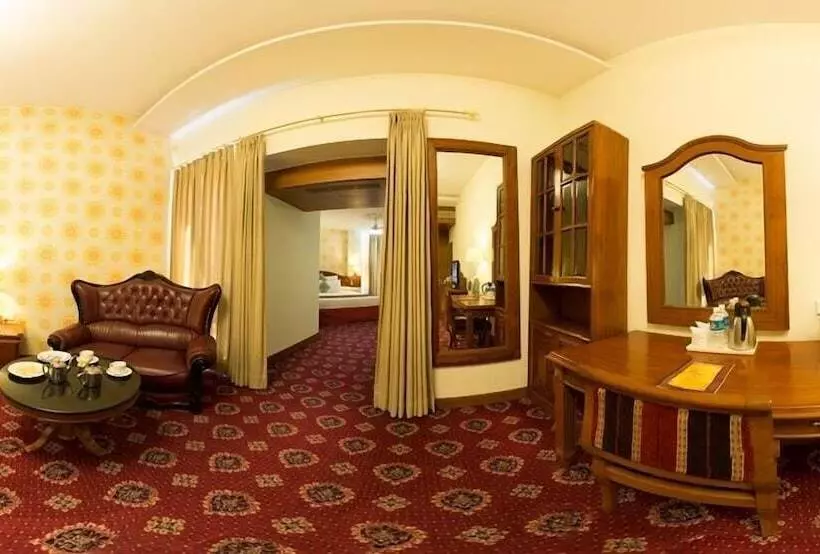 酒店 Jaipur Palace