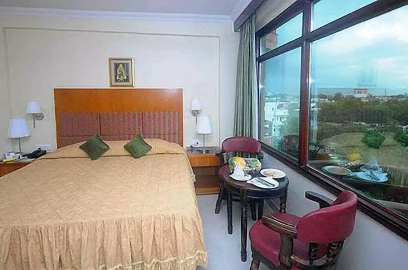 酒店 Jaipur Palace