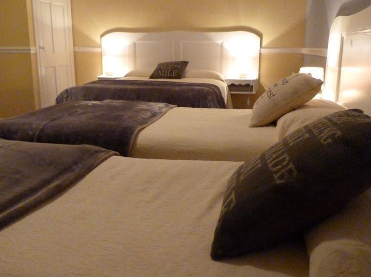 בית מלון כפרי Nesbitt Arms Boutique