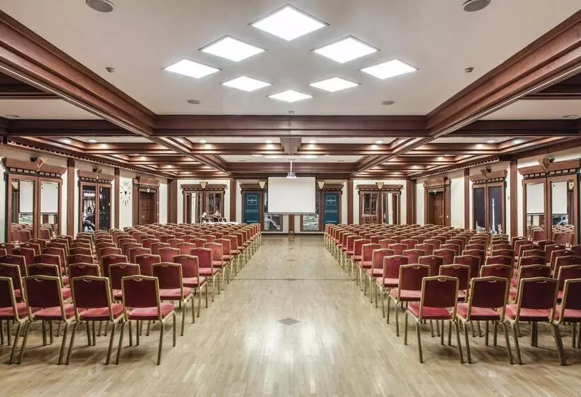 هتل Verdi Budapest Aquincum