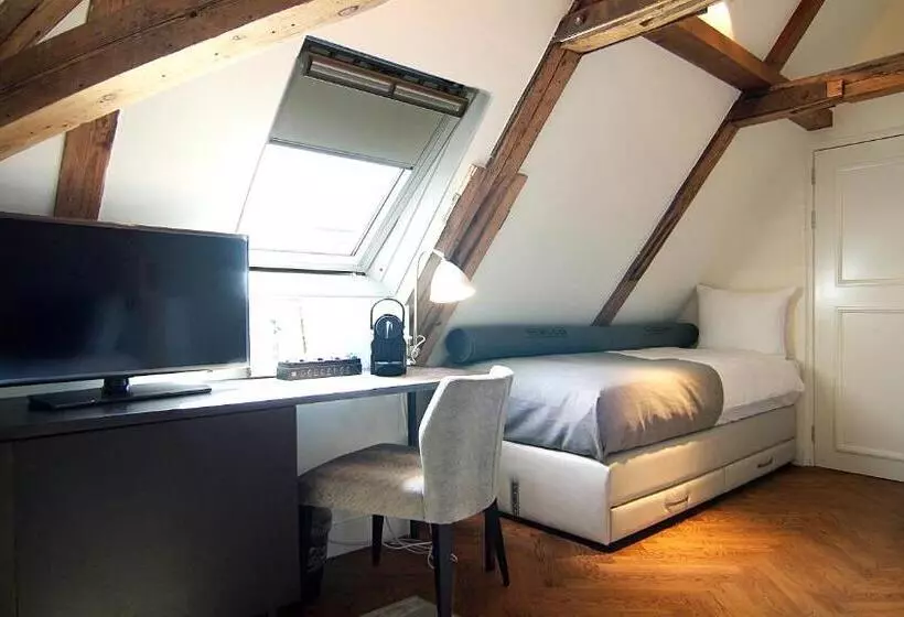 Отель The Bolster