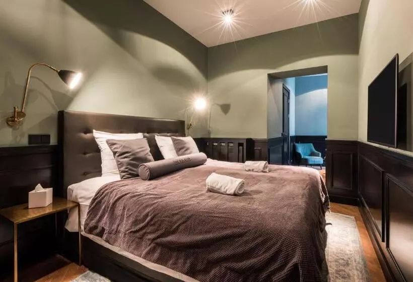 Отель The Bolster