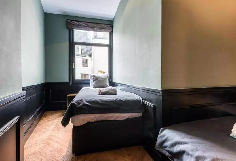 Отель The Bolster