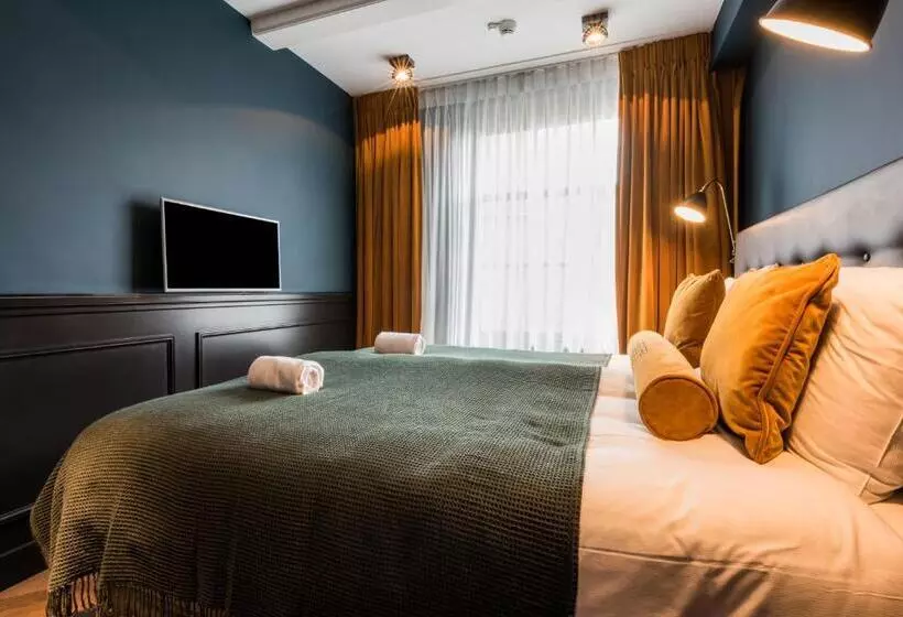 Отель The Bolster