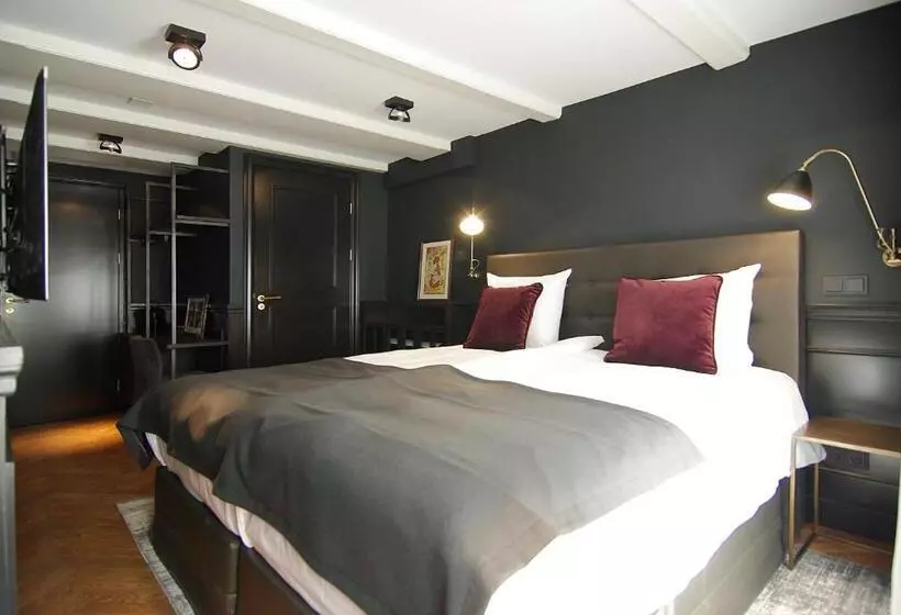 Отель The Bolster