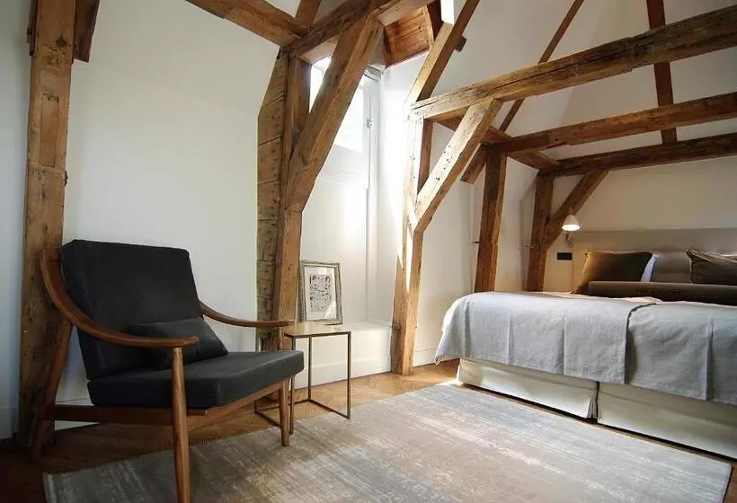 Отель The Bolster