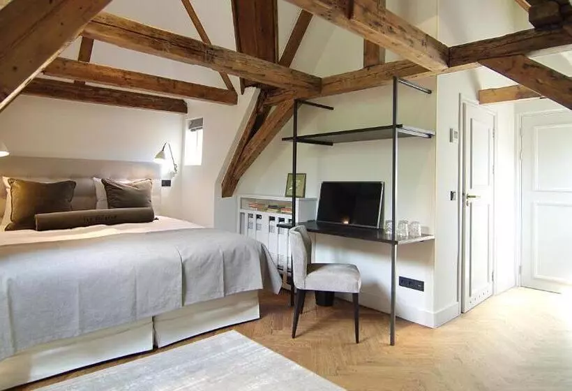 Отель The Bolster