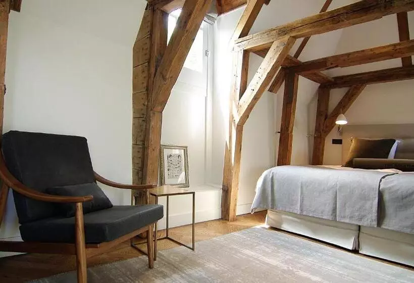 Отель The Bolster