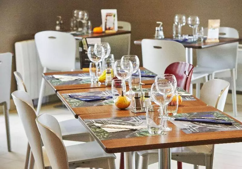 Отель Campanile Dijon Nord Toison D Or