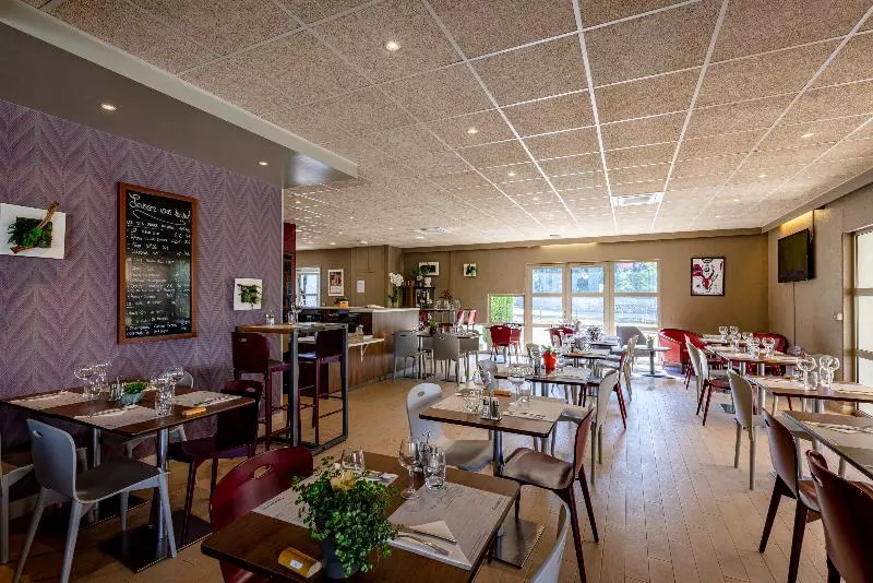 Отель Campanile Dijon Nord Toison D Or