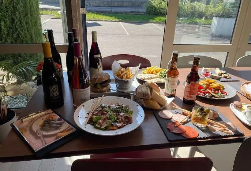 Отель Campanile Dijon Nord Toison D Or