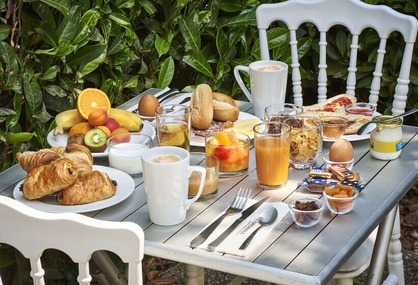 Отель The Originals City Hôtel La Verrière Yvelines