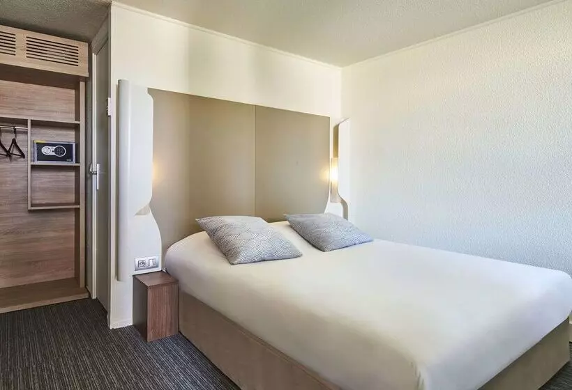 Отель The Originals City Hôtel La Verrière Yvelines