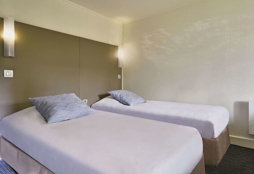 Отель The Originals City Hôtel La Verrière Yvelines