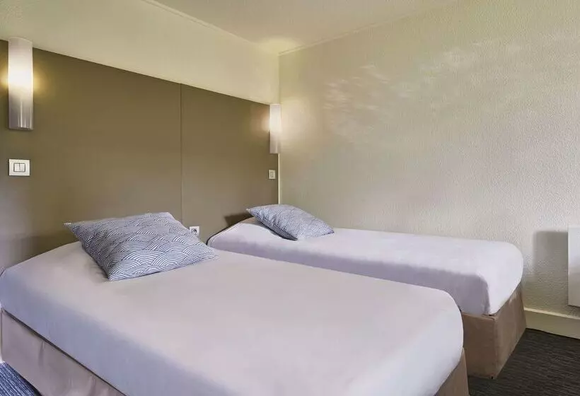 Отель The Originals City Hôtel La Verrière Yvelines