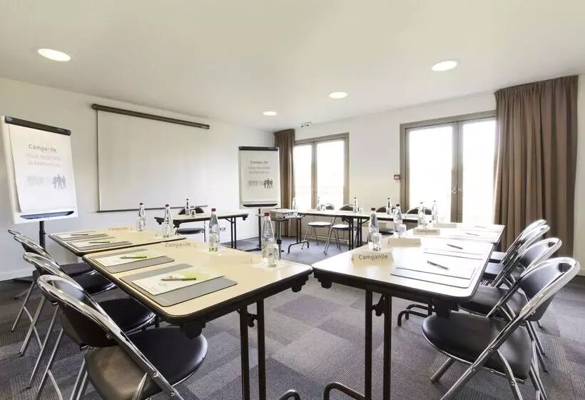 Отель Campanile Vierzon
