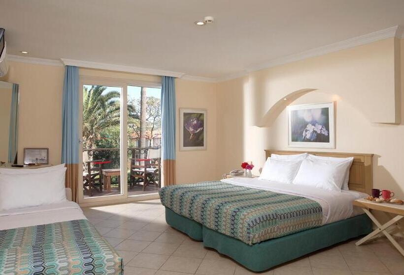 هتل Club Resort Atlantis