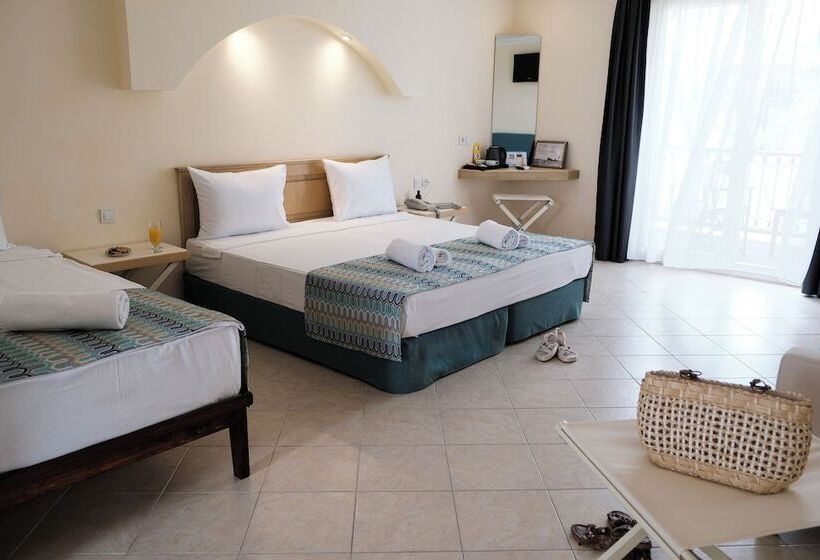 هتل Club Resort Atlantis