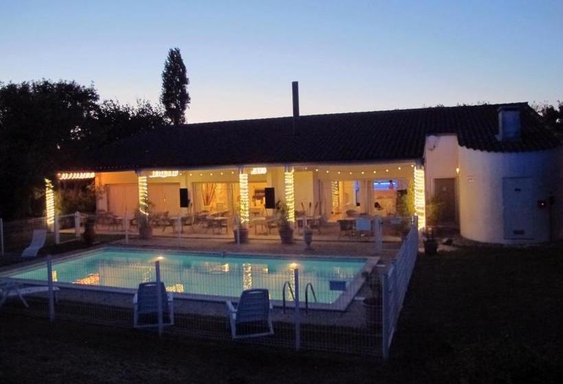 فندق Kyriad Saintes