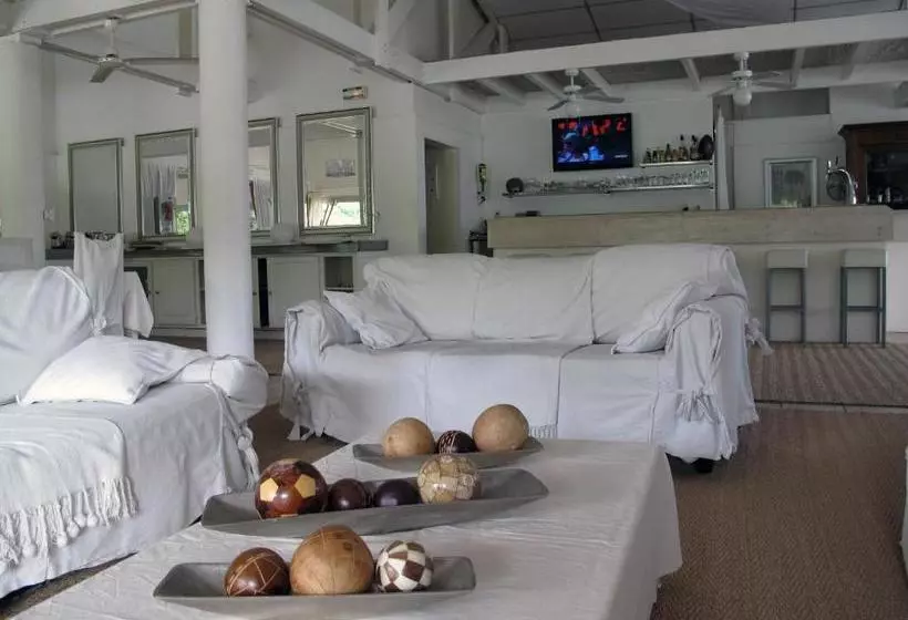 Отель Kyriad Saintes