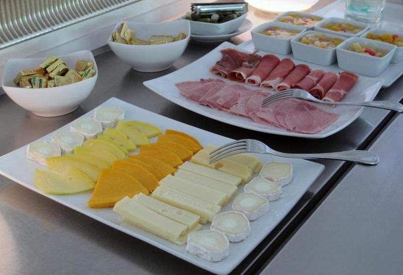 فندق Kyriad Saintes