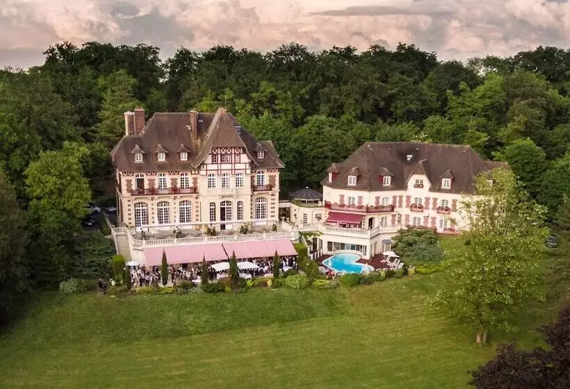 Отель Le Chateau De La Tour