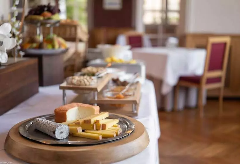 Отель Le Chateau De La Tour