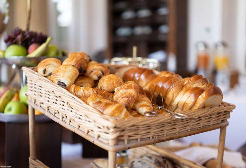 هتل Le Chateau De La Tour