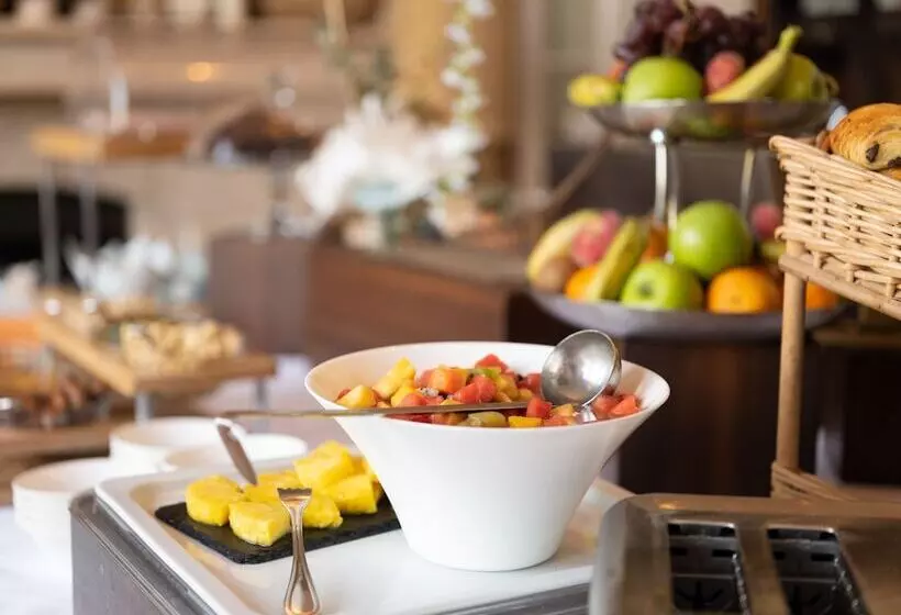 Отель Le Chateau De La Tour