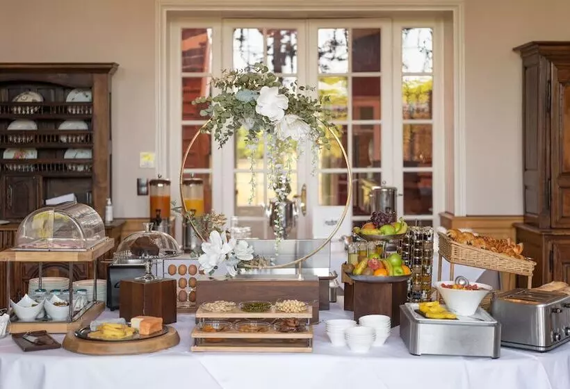 Отель Le Chateau De La Tour