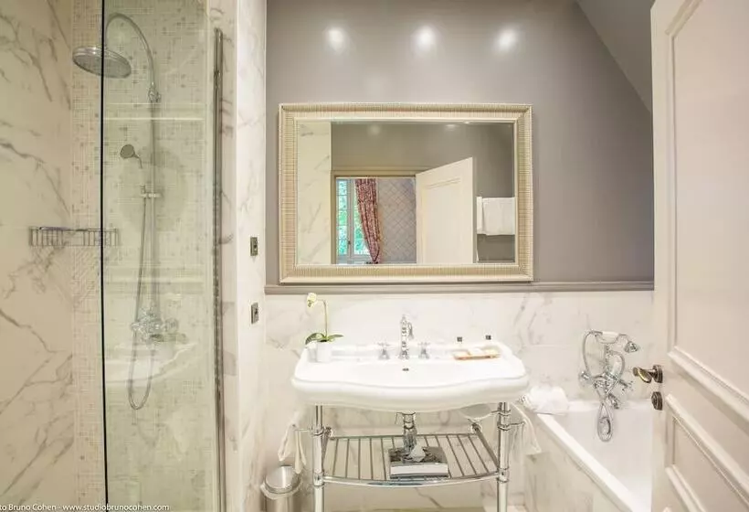 Отель Le Chateau De La Tour