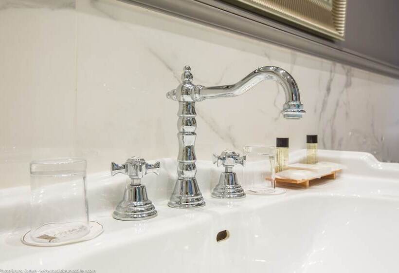 هتل Le Chateau De La Tour