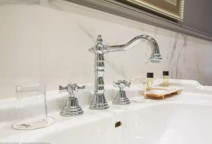 Отель Le Chateau De La Tour