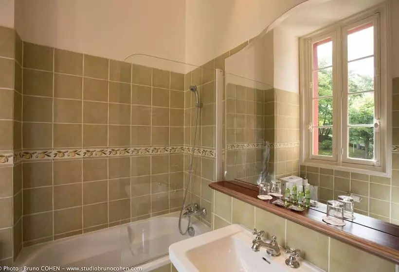 Отель Le Chateau De La Tour